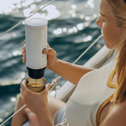 OutIn Nano 2 (Pearl white) - кафемашина за пътуване