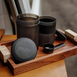 Wacaco „Престина“ (coal black) – преносима кафеварка